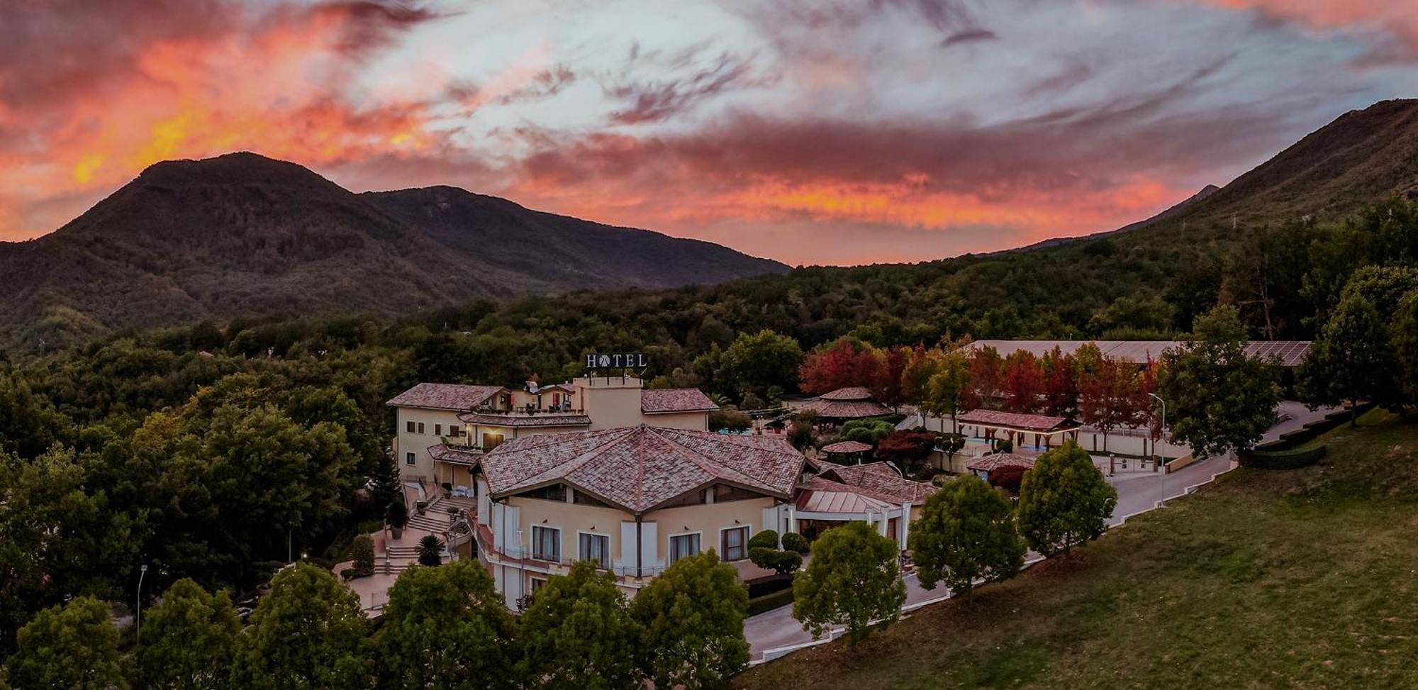 San Raffaele Hotel Restaurant & Resort Castelluccio Superiore Luaran gambar